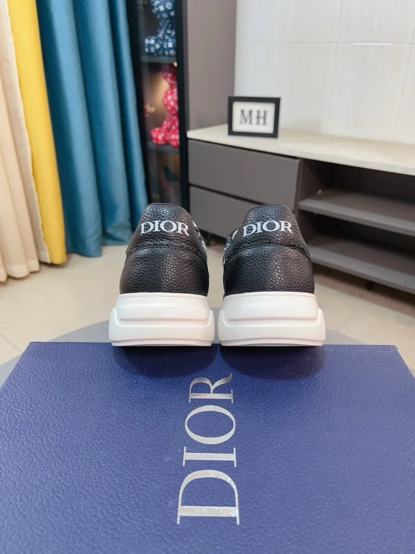 Men's men's shoes 💰420🌹🌹【Dior】Best-selling official website world premiere🔝Men's high-end brand of shoes latest series on the official website: uppers are made of imported cowhide with specially designed fabrics➕mesh breathable lining. Make walking more convenient and comfortable! Compared with the official quality, Midea’s 1:1 replica. Create a fashionable personality to set off your uniqueness! A must-have for trendy men! Classic style. Men's sizes: 38-44.